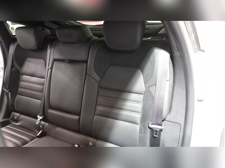 Renault Arkana ENGINEERED E-TECH 145cv foto 10